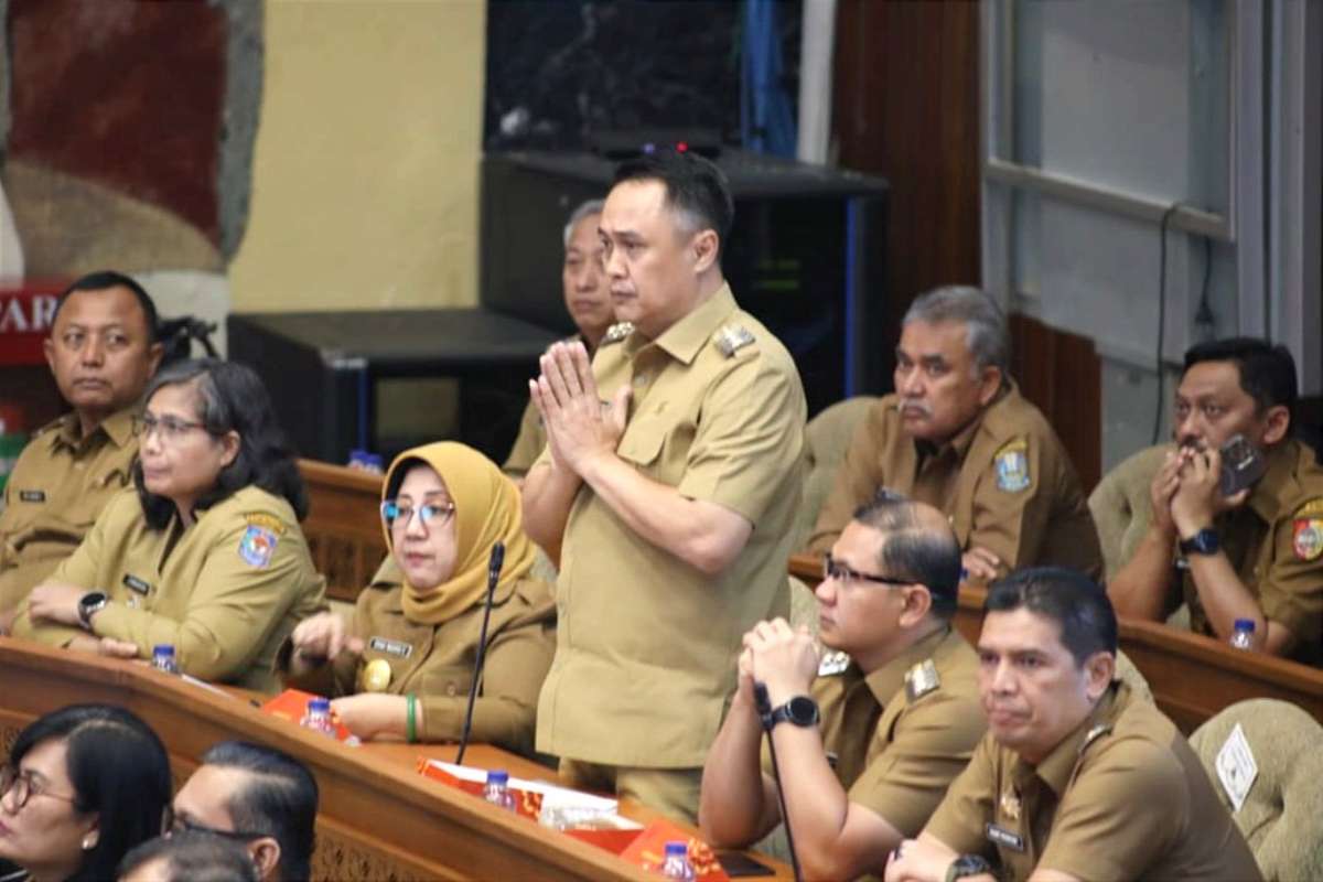 Pj Wali Kota Malang sedang menjelaskan kesiapan Kota Malang dalam penyelenggaraan Pilkada Serentak 2024. (pro) - Pj. Wali Kota Malang Siap Sukseskan Pilkada Serentak 2024
