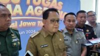 Pj. Gubernur Jatim menjawab pertanyaan awak media. (sby2) - Pj Gubernur Jatim Sesalkan Carok Pendukung Paslon di Ketapang Laok Sampang