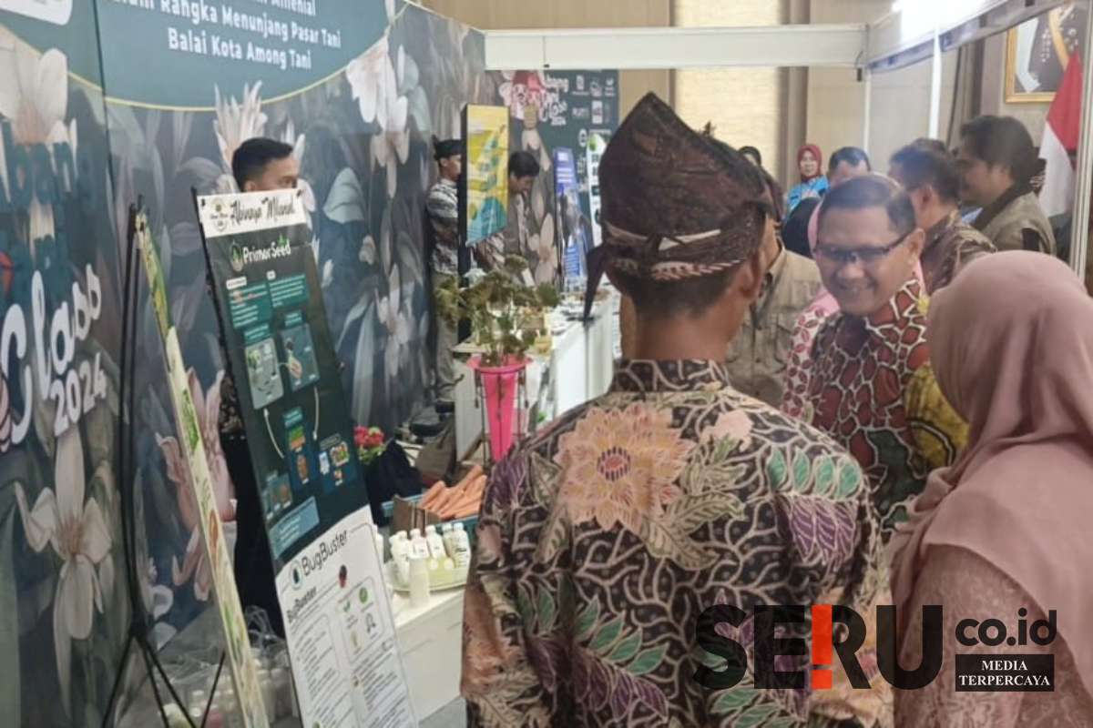 Abang Tani Class, Ciptakan Petani Milenial Kota Batu Berkelas 1 Pj. Wali Kota Batu meninjau stand inovasi Petani Milenial Kota Batu. (Seru.co.id/dik) - Abang Tani Class, Ciptakan Petani Milenial Kota Batu Berkelas