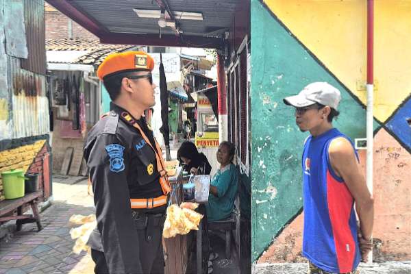 Polsuska menghimbau salah satu warga untuk tidak membakar sampah di jalur kereta api. (ist) - KAI Daop 8 Surabaya Imbau Warga Tidak Buang & Bakar Sampah di Jalur KA