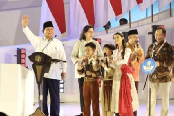 Presiden Prabowo Subianto mengumumkan kenaikan anggaran kesejahteraan guru ASN dan non-ASN. (ist) - Prabowo Naikkan Gaji Guru ASN dan Honorer, Anggaran Mencapai Rp81,6 Triliun