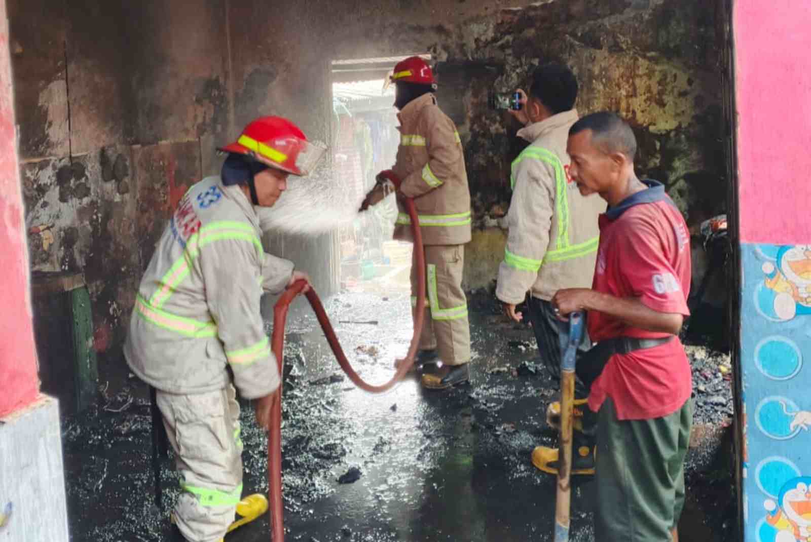 Ditinggal Pergi, Sebuah Rumah di Tajinan Hangus Terbakar Karena Korsleting Listrik
