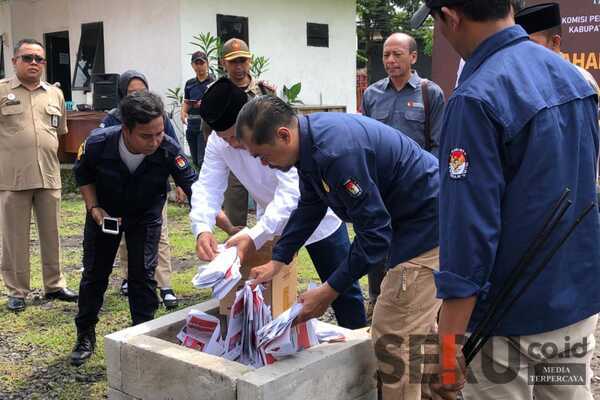KPU Kabupaten Malang Musnahkan 1.736 Lembar Surat Suara Pilbup dan Pilgub