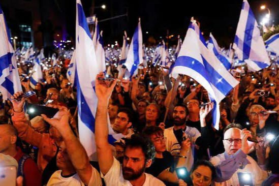 Pemecatan Menteri Pertahanan Israel Picu Demo Besar-besaran di Tel Aviv