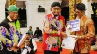 Pacu Lahirkan Karya, Bupati Sumenep Beri Penghargaan kepada Puluhan Seniman dan Budayawan