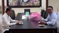 Ridwan Kamil saat bertemu dengan Jokowi. (ist) - Ridwan Kamil Minta Restu Jokowi, Sekjen PDIP: Mentalitas Orang Kalah