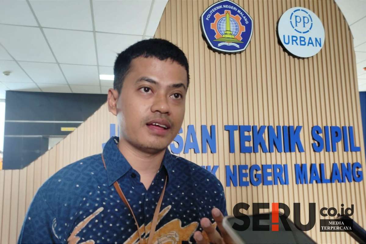 Salah satu Trainer GATC Polinema, N Rizky Ismawan SST MT, menjawab pertanyaan awak media. (rhd) - Polinema Cetak Enam Dosen Poliban Jadi Trainer BIM 5D Software Cubicost