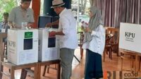 Sam HC Nyoblos Didampingi Istri, Yakini Pilkada Beri Hasil Terbaik