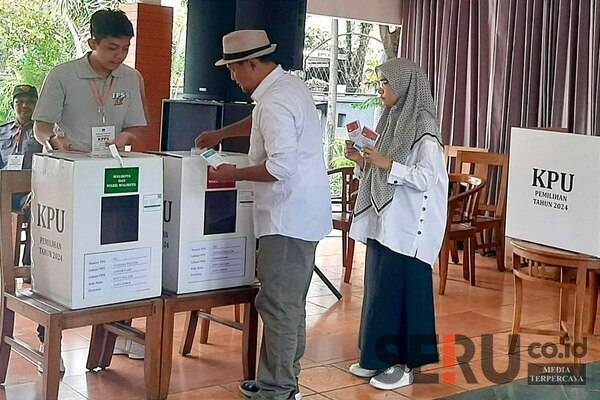 Sam HC Nyoblos Didampingi Istri, Yakini Pilkada Beri Hasil Terbaik
