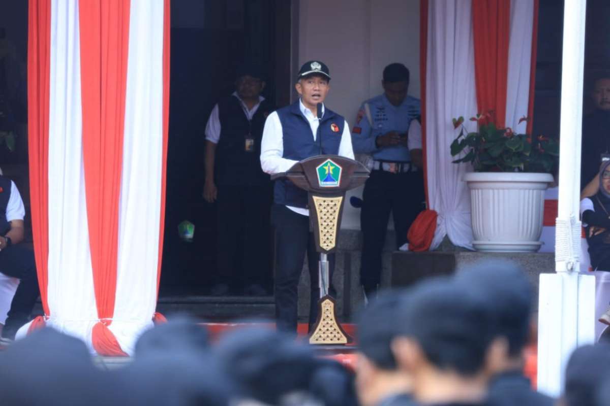 Sambutan Sekda Kota Malang, Erik Setyo Santoso, mewakili Pj Wali Kota Malang. (ist) - Apel Siaga Bawaslu Kota Malang, Komitmen Kawal Pilkada Transparan dan Bebas Kecurangan