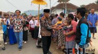 Sanusi saat diarak dalam kegiatan kampanye di Desa Tawangrejeni, Kecamatan Turen, Kabupaten Malang. (Seru.co.id/wul) - Terima Banyak Keluhan Pendidikan, Sanusi Bakal Ajukan Penghapusan Zonasi