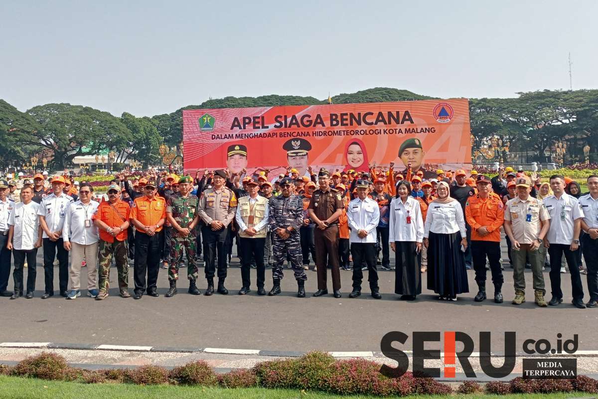 Sekda Kota Malang bersama seluruh jajaran Forkopimda dan peserta upacara. (Seru.co.id/afi) - Sekda Kota Malang Pimpin Apel Kesiapsiagaan, Siap Hadapi Bencana Hidrometeorologi