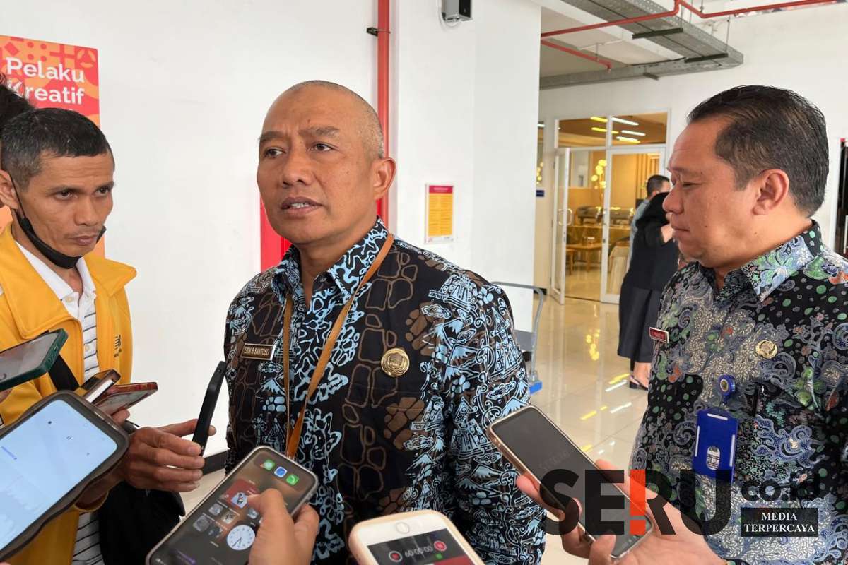 Sekda Kota Malang menjelaskan kepada awak media. (ws12) - Pemkot Malang Siap Terapkan UU Cipta Kerja Sesuai Aturan Ketenagakerjaan Nasional