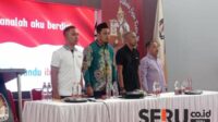 Simulasi pemungutan dan penghitungan suara untuk Pilgub dan Pilbup Kediri di Gedung Balai Desa Karangrejo Desa Karangrejo Kec Ngasem Kabupaten Kediri, Minggu (17/11/2024) pagi. (Seru.co.id/mam) - KPU Kabupaten Kediri Gelar Simulasi Pemungutan dan Penghitungan Suara di Pilkada Serentak 2024
