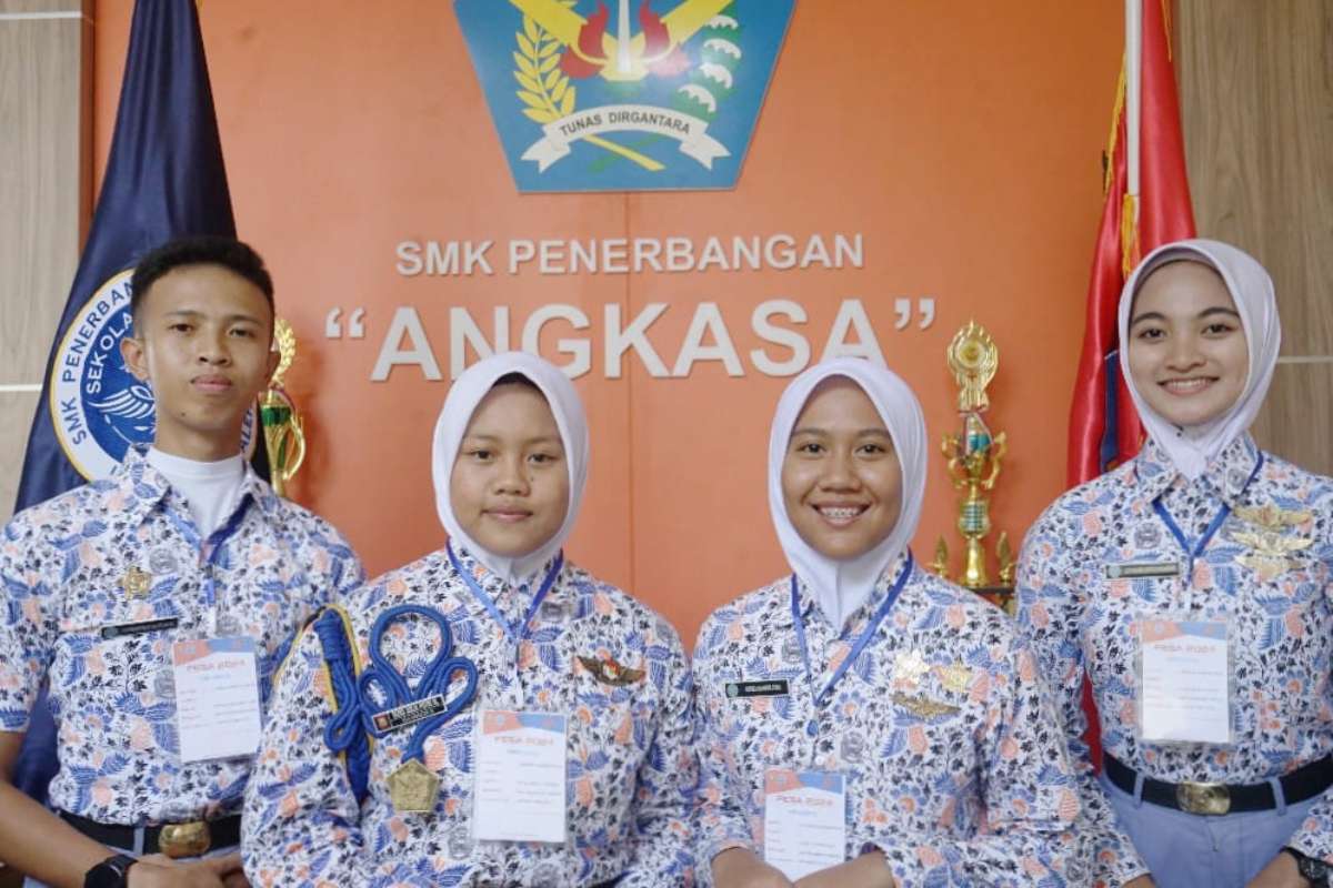 Siswa SMK Penerbangan Angkasa yang menorehkan prestasi di FESA 2024. (ist) - Ketua Yasarini Pengurus Cabang Lanud Abd Saleh Apresiasi Prestasi Sekolah Angkasa Pada FESA 2024