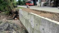 Tingkatkan Kualitas Jalan, Dinas PUPR Nganjuk Lakukan Pemeliharaan Rutin TPT