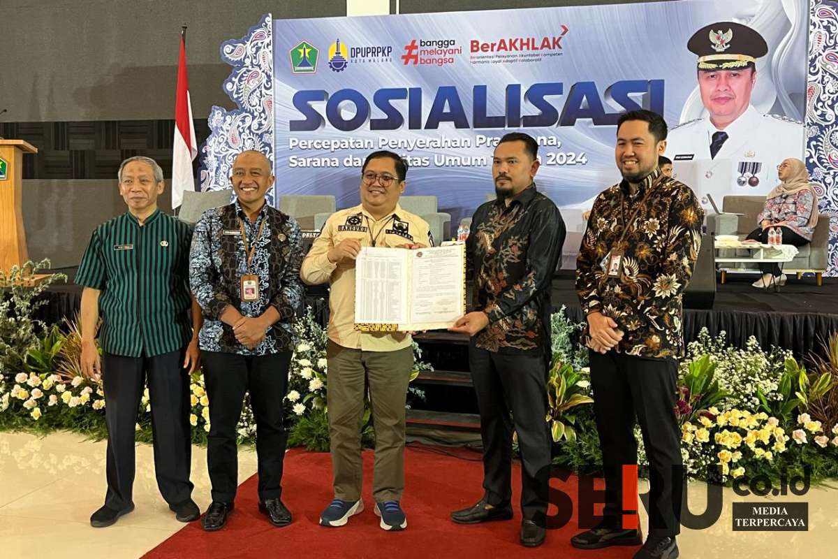 Tanda tangan berita acara percepatan PSU dari BPN. (ws12) - Pj Wali Kota Malang Percepat Penyerahan PSU untuk Perbaikan Infrastruktur Perumahan