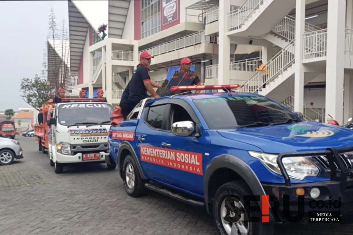Tim Rescue dari berbagai unsur saat mendatangi Pasar Induk Among Tani Untuk Latihan Simulasi Bencana. (dik) - Pasar Among Tani Batu Didatangi Tim Sar dan Puluhan Team Rescue, Ada Apa?