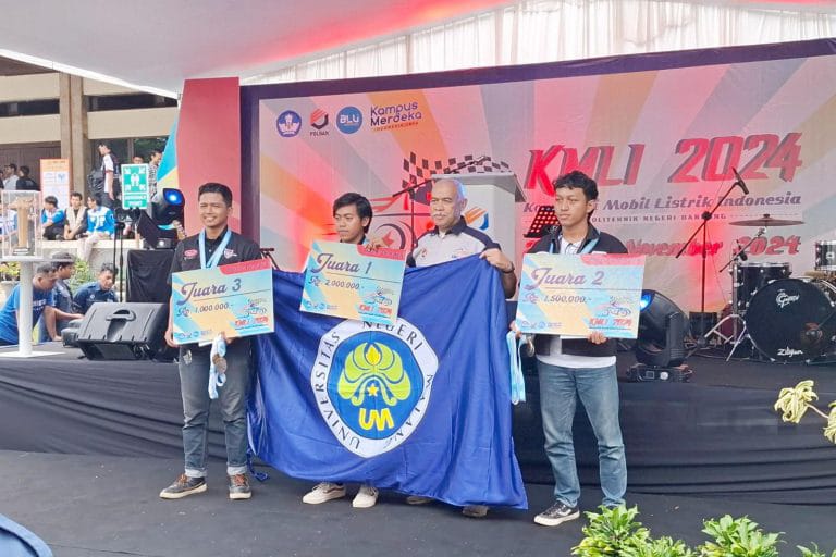 Tim mobil listrik REV, um, kmli