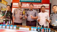 WBP bersama petugas Rutan saatenjalani tes urine. (Seru.co.id/aza) - Ratusan WBP dan Petugas Rutan Situbondo Jalani Tes Urine