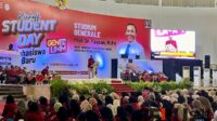 Wamen Dikti Saintek memberikan pembekaln kepada mahasiswa UMM. (ws12) - Wamen Dikti Saintek RI Berikan Pesan Inspiratif di Student Day UMM