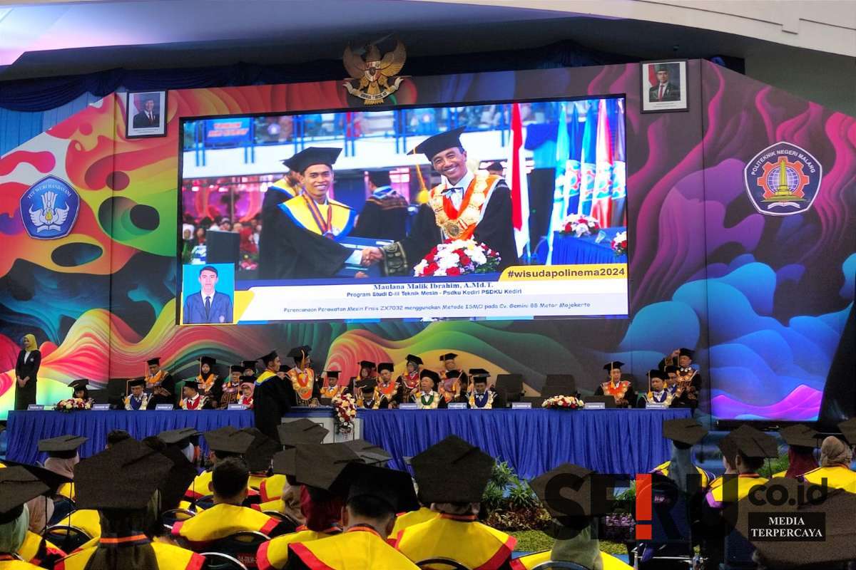 Wisudawan mengikuti prosesi wisuda Tahap IV Polinema. (rhd) - Polinema Luluskan 286 Mahasiswa dalam Wisuda Tahap IV