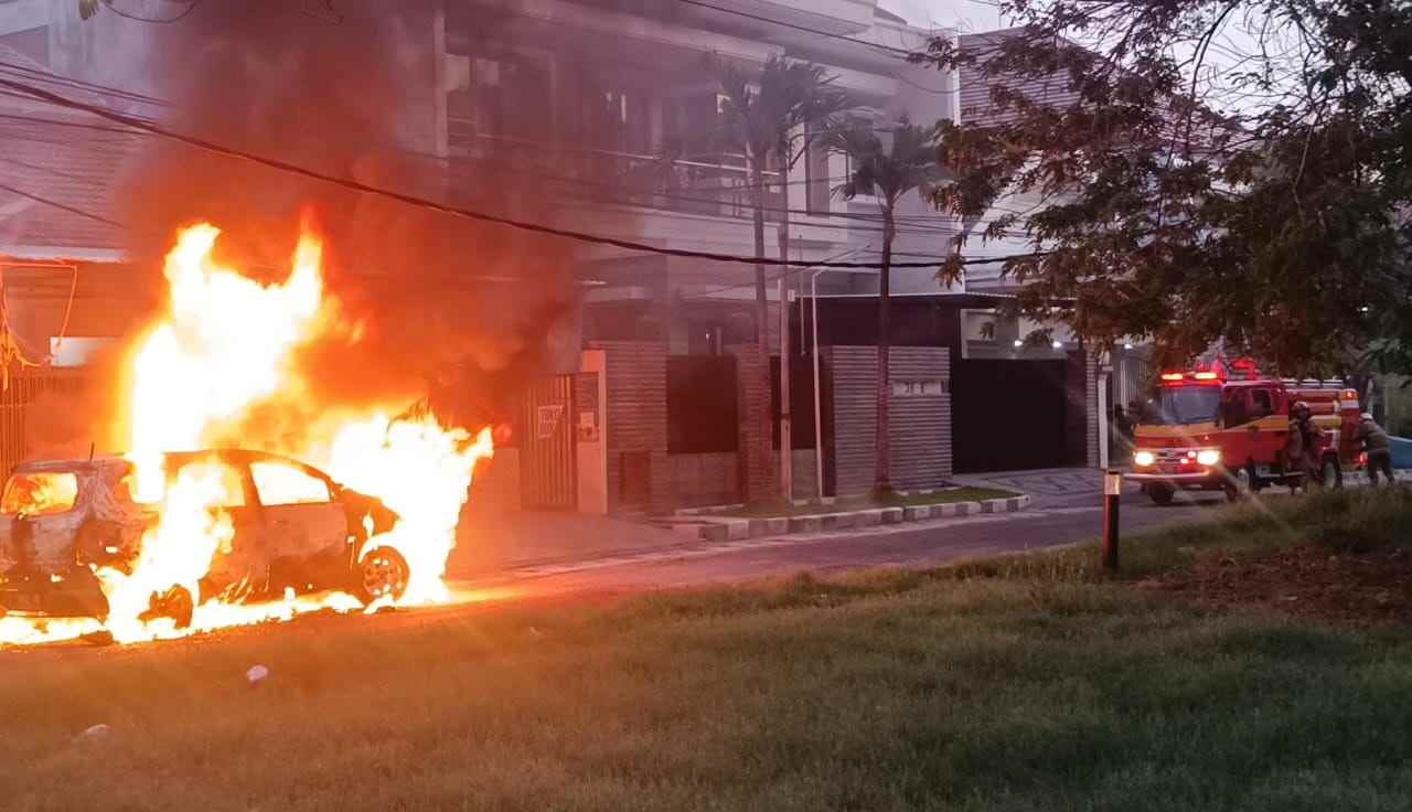 Mobil Chevrolet Spin Ludes Terbakar Diduga Konsleting Listrik