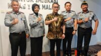 Ahmad Basarah (tengah) diapit Karto Raharjo, Yunengsih, Anggoro Wijanarko, dan Ketut Akbar Herry Achjar usai dengar pendapat. (rhd) - Ahmad Basarah Dengar Pendapat Unit Kerja Kementerian Imigrasi dan Pemasyarakatan di Malang