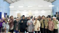 Anggota Fraksi PKS DPRD Kota Malang, Rendra Masdrajad Safaat bersama masyarakat Lowokwaru. (ist) - Rendra Masdrajad Safaat Tampung Aspirasi Masyarakat, Paparkan Kedewanan DPRD Kota Malang