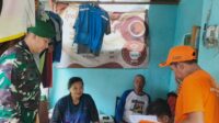 Babinsa Bareng dampingi pendataan korban terdampak banjir Jl Ir Rais. (ist) - Babinsa Bareng Dampingi Pendataan Korban Terdampak Banjir Jl Ir Rais