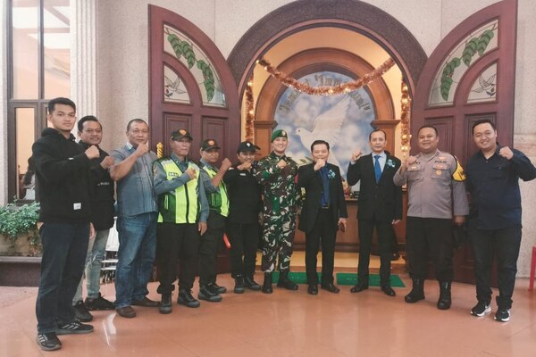 Babinsa Bareng Monitoring Ibadah Natal di Gereja GPDI Imanuel Pantekosta