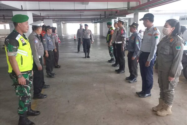 Babinsa Blimbing Apel Kesiapsiagaan Keamanan Jelang Tahun Baru 2025