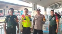 Babinsa Kidul Dalem Jaga Keamanan Objek Vital Stasiun Kota Baru