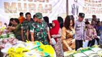Babinsa Klojen dampingi pelaksanaan pasar murah Kidul Dalem. (ist) - Babinsa Klojen Monitoring Pasar Murah Kidul Dalem