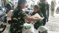 Babinsa Klojen dampingi penyaluran bantuan pangan nasional warga Sukoharjo. (ist) - Babinsa Klojen Dampingi Penyaluran Bantuan Pangan Nasional Warga Sukoharjo
