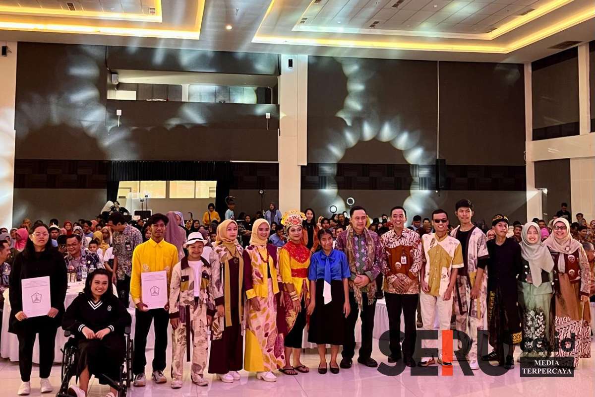 Bersama teman-teman Disabilitas Kota Malang. (ws12) - Peringati HDI 2024, Pj Wali Kota Malang Totalitas Perkuat Kota Inklusif Berkelanjutan
