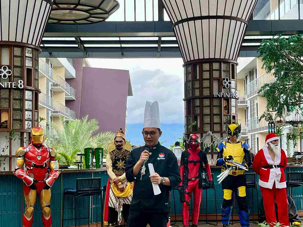 Golden Tulip Batu Rayakan Natal dan Tahun Baru Bernuansa Superhero