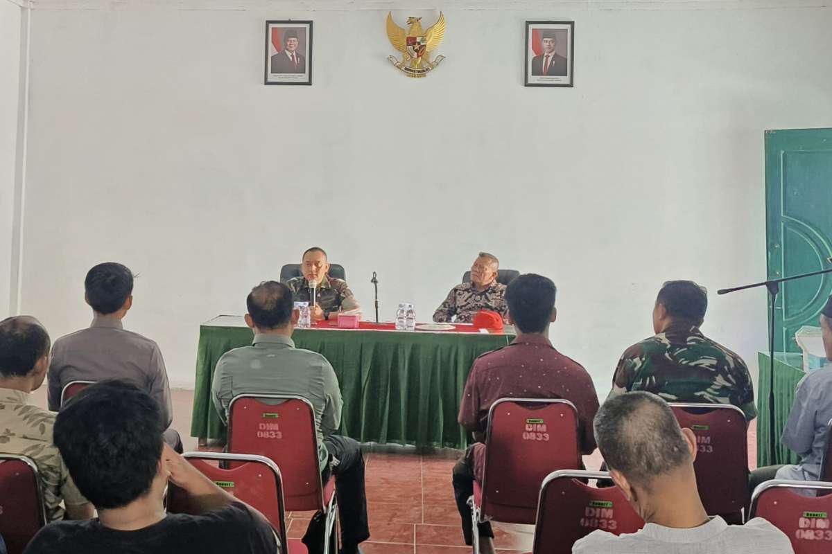 Dandim 0833/Kota Malang jalin silaturahmi bersama pedagang perlengkapan TNI. (ist) - Dandim 0833/Kota Malang Jalin Silaturahmi Bersama Pedagang Perlengkapan TNI