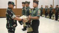 Danrem 083/Bdj bagikan Kaporlap dari Kasad kepada Prajurit Korem 083/Bdj. (penrem083) - Danrem 083/Bdj Bagikan Kaporlap dari Kasad kepada Prajurit Korem 083/Bdj
