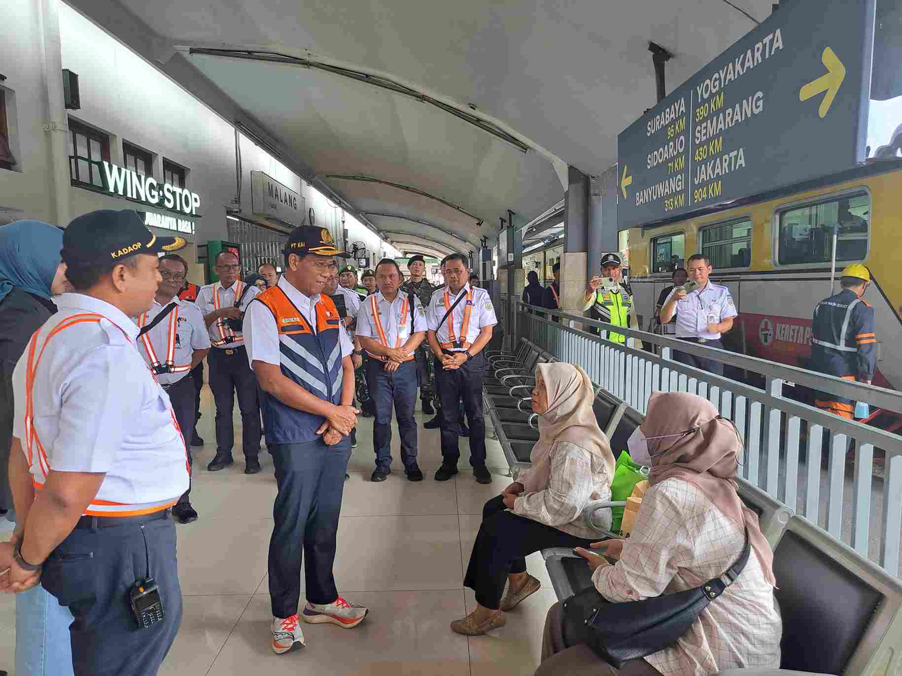 Dirut KAI Tinjau Stasiun Malang, Berikan Diskon 30 Persen Nataru