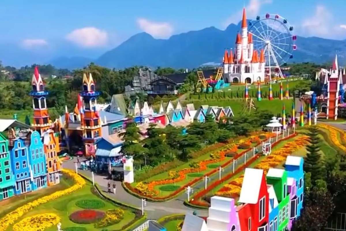 Flora Wisata Santerra, salah satu destinasi yang jadi rekomendasi destinasi wisata di Malang Raya. (ist) - 7 Rekomendasi Destinasi Liburan Keluarga Seru di Malang Raya