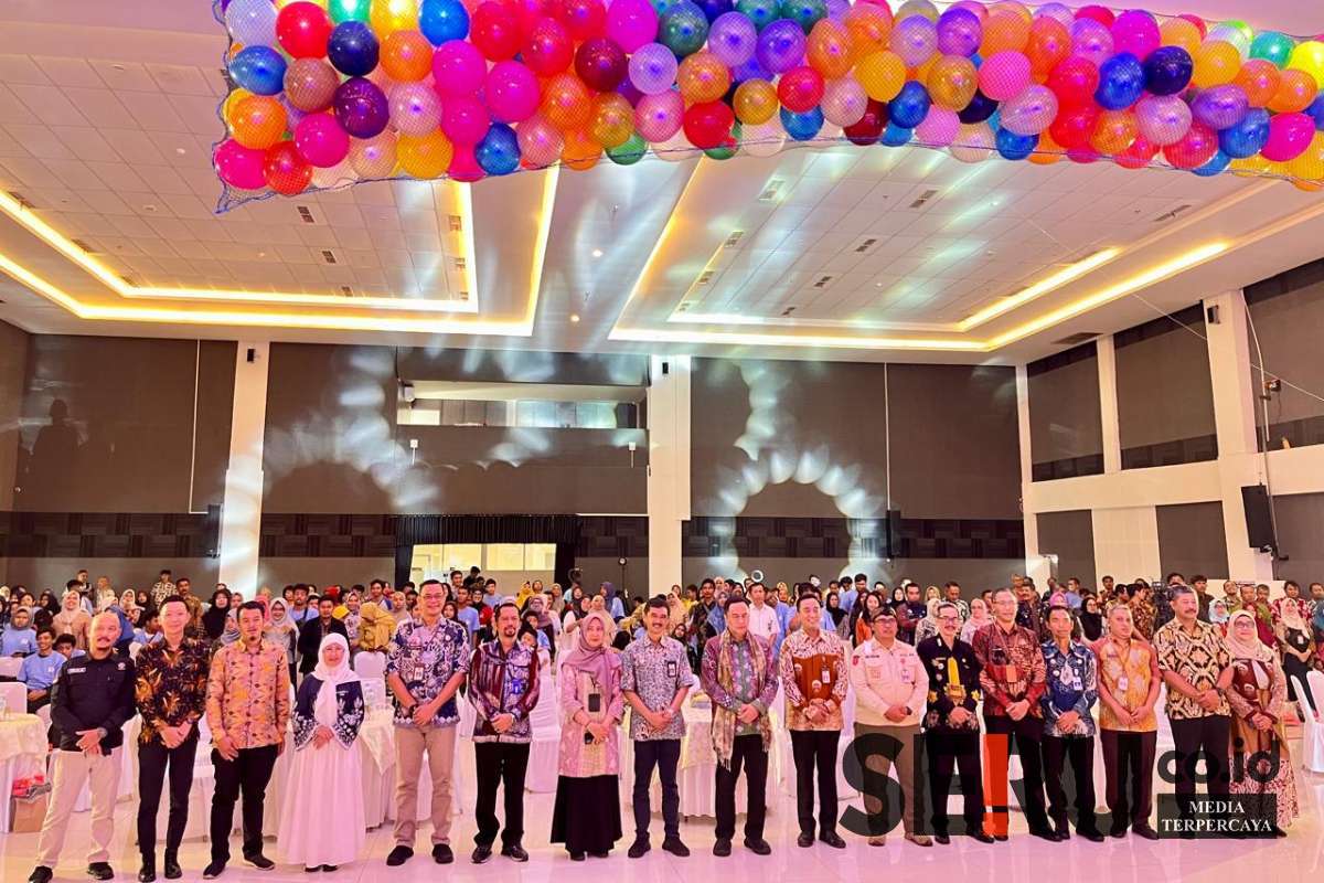 Foto bersama acara Hari Disabilitas Internasional 2024. (ws12) - Peringati HDI 2024, Pj Wali Kota Malang Totalitas Perkuat Kota Inklusif Berkelanjutan