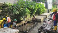 Kodim 0833 Karya Bakti Pembersihan Sepanjang Sungai Jalan Ir Rais Gang 1