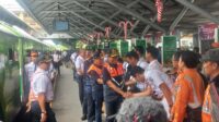 KAI bersama stakeholder perkeretaapian mengapresiasi petugas yang terlibat dalam optimalisasi keselamatan dan layanan jelang Nataru. (sby2) - KAI Daop 8 Optimalisasi Keselamatan dan Layanan Jelang Nataru