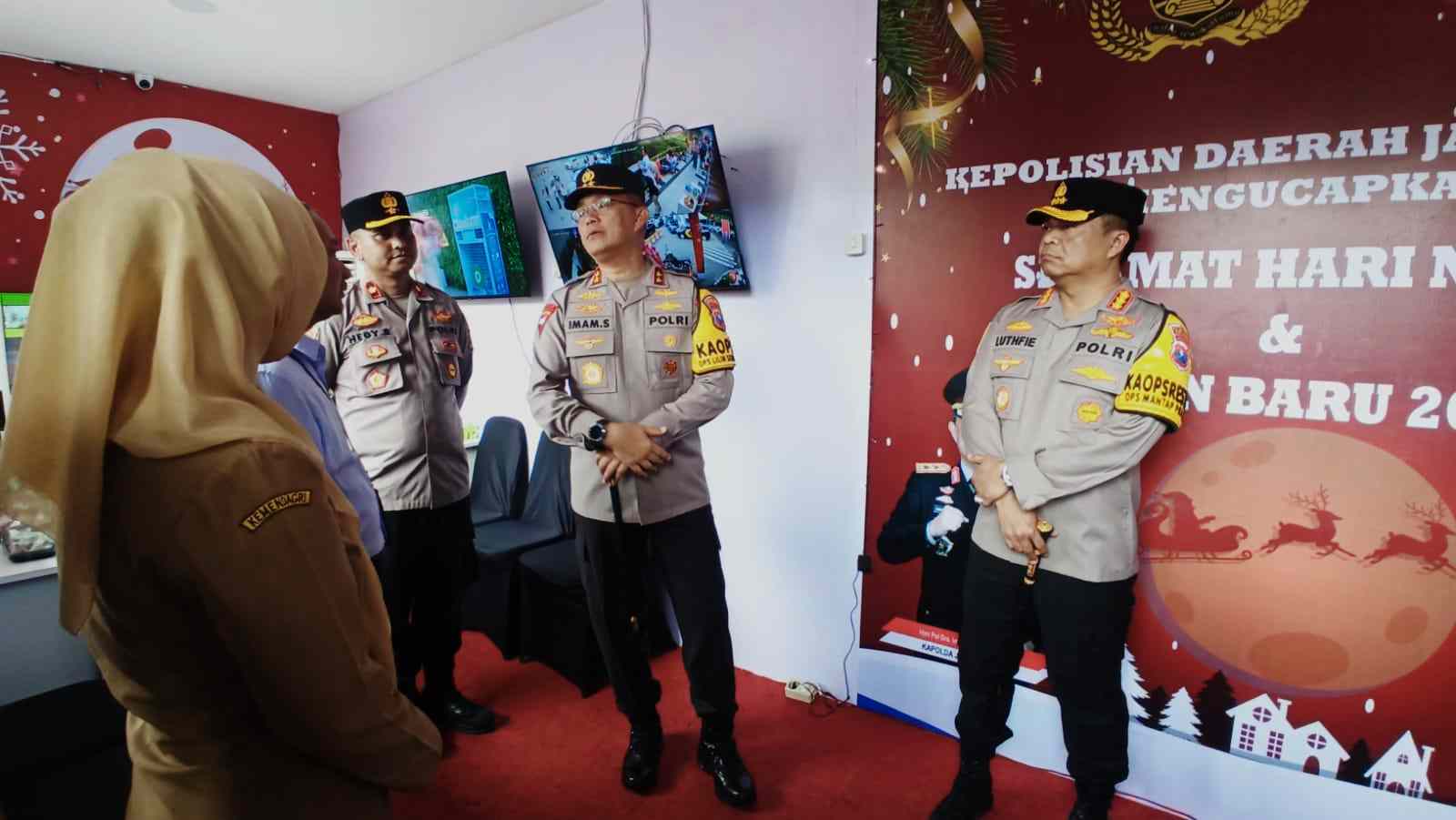 Pastikan Keamanan Malam Tahun Baru, Kapolda Jatim Cek Pos Pam dan Pos Yan di Surabaya - Sidoarjo