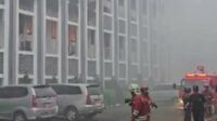 Kebakaran gedung rektorat UIN Jakarta diduga korsleting listrik. (ist) - Gedung Rektorat UIN Syarif Hidayatullah Terbakar, Diduga Korsleting Listrik