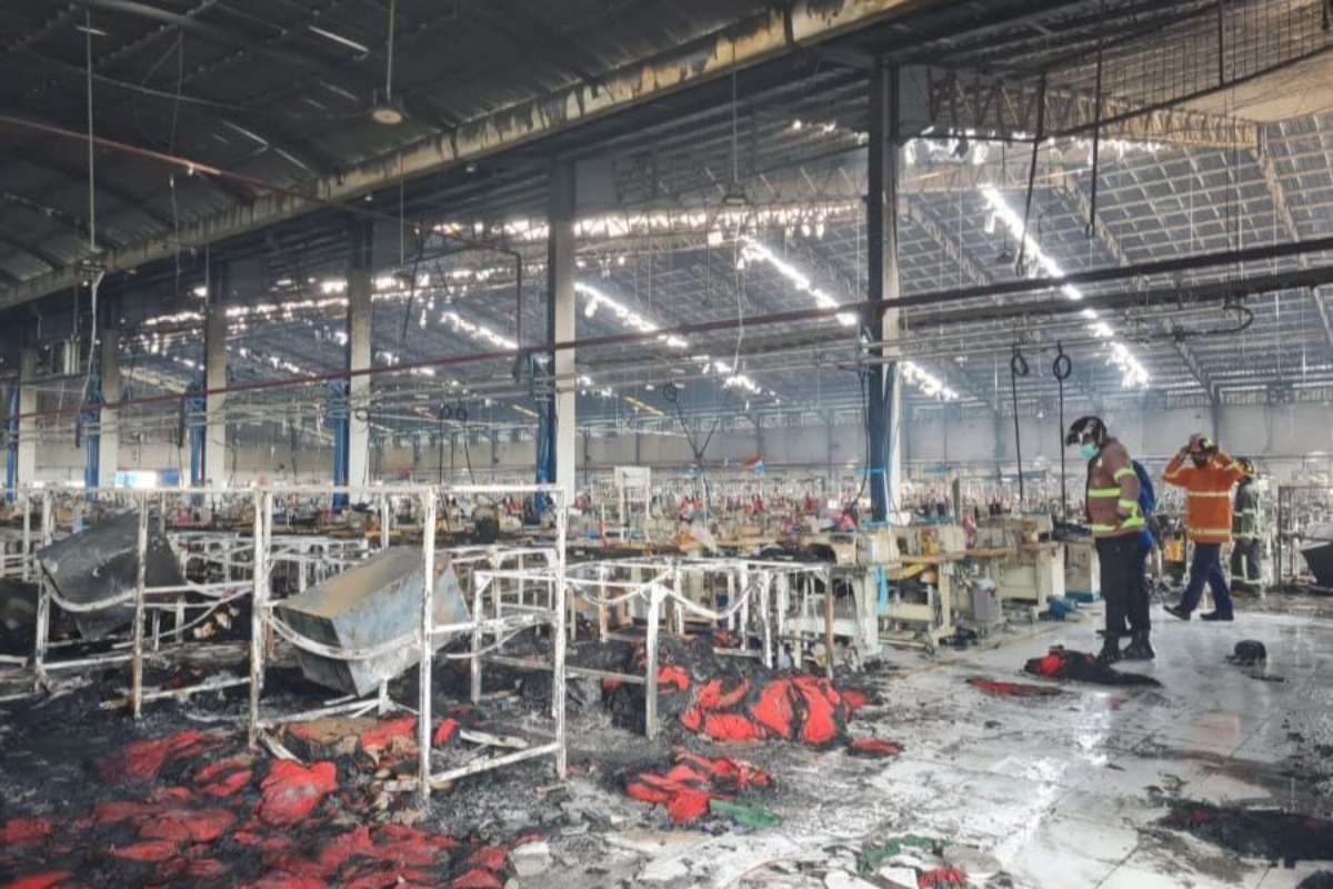 Kebakaran hebat pabrik garmen di Magelang ini membuat 2.700 karyawan terpaksa diliburkan. (ist) - Kebakaran Hebat PT Anugerah Abadi Magelang, Nasib Industri Tekstil Kian Terpuruk
