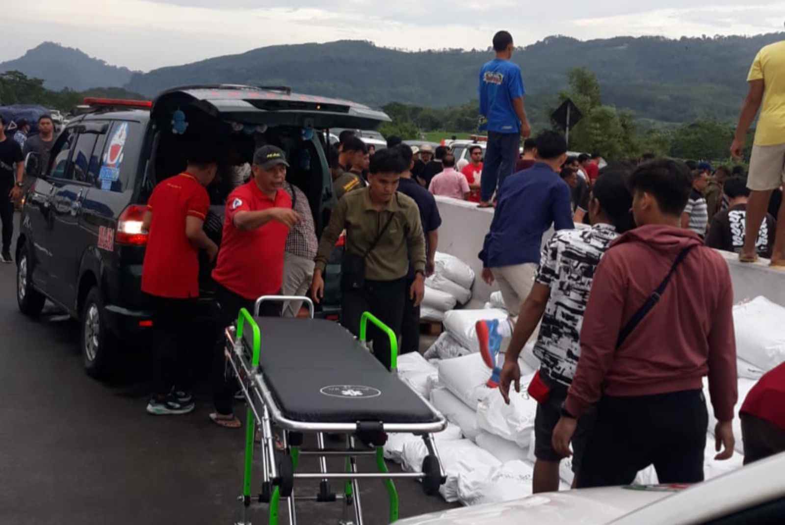Truk Vs Bus di Jalan Tol Pandaan - Malang, Pengendara Diharapkan Keluar Melalui Tol Purwodadi