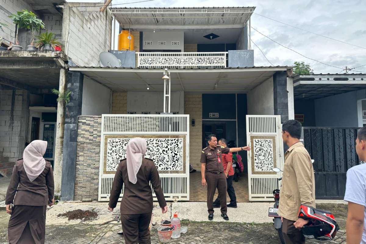 Kejari Kabupaten Malang lakukan penggeledahan dan sita aset salah satu pelaku penyalahgunaan dana KUR dan KUPRA. (ist) - Aset Milik Mantan Kepala Cabang BRI Cabang Kepanjen Terkait Penyalahgunaan KUR dan KUPRA Disita Kejari