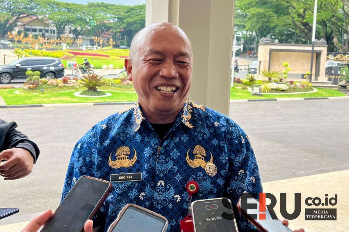 Kepala Diskopindag Kota Malang, Eko Sri Yuliadi, sedang menjawab pertanyaan awak media. (Seru.co.id/ws12) - Pemerintah Kota Malang Targetkan Penyelesaian Administrasi Pembangunan Pasar Besar Januari 2025